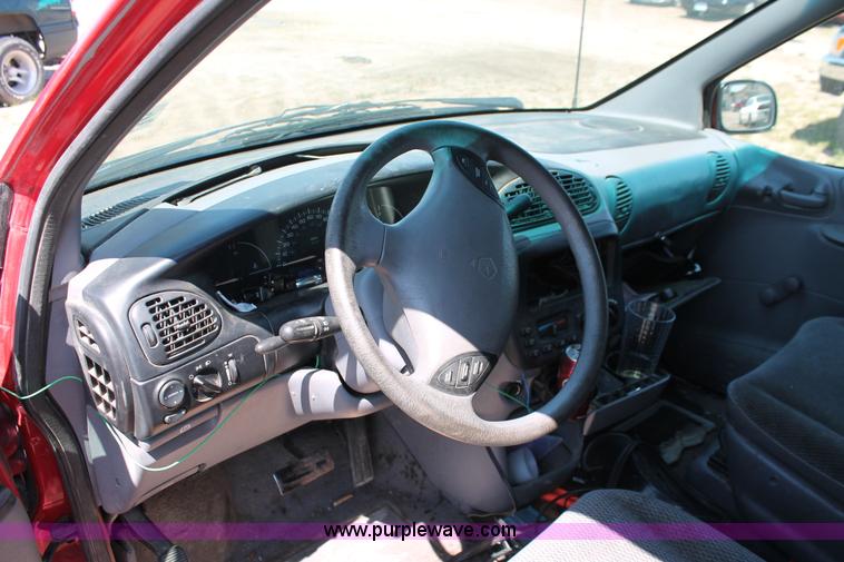 image for item H3617 1996 Dodge Caravan minivan