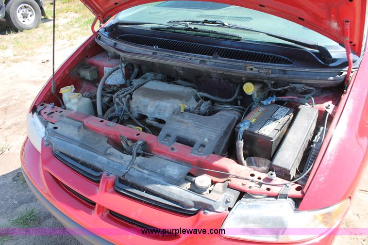 image for item H3617 1996 Dodge Caravan minivan