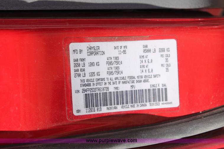 image for item H3617 1996 Dodge Caravan minivan