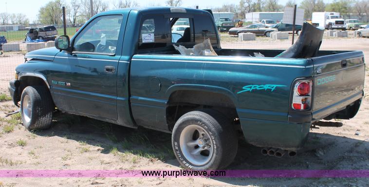 image for item H3618 1998 Dodge Ram 1500 Sport pickup truck