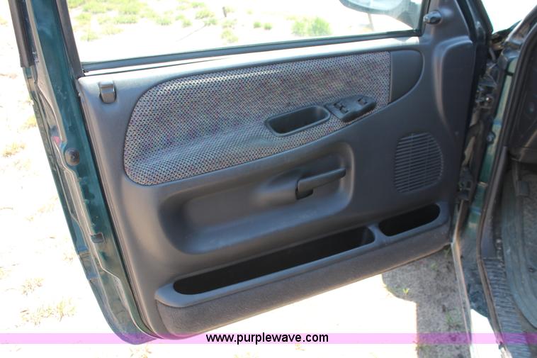 image for item H3618 1998 Dodge Ram 1500 Sport pickup truck
