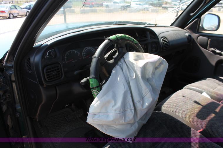 image for item H3618 1998 Dodge Ram 1500 Sport pickup truck