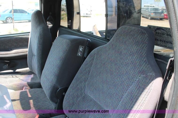 image for item H3618 1998 Dodge Ram 1500 Sport pickup truck