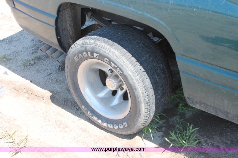 image for item H3618 1998 Dodge Ram 1500 Sport pickup truck
