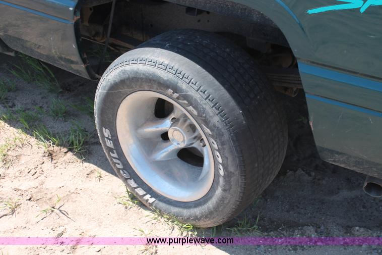 image for item H3618 1998 Dodge Ram 1500 Sport pickup truck