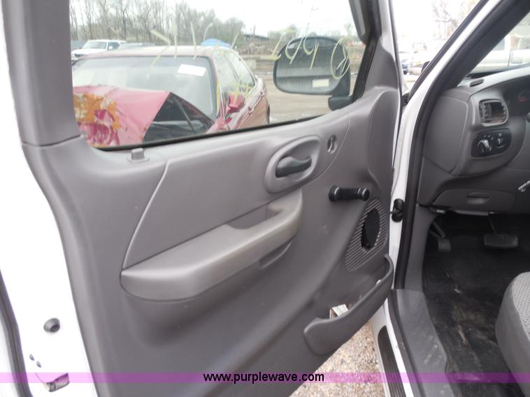 image for item H3624 1999 Ford F150 XL pickup truck