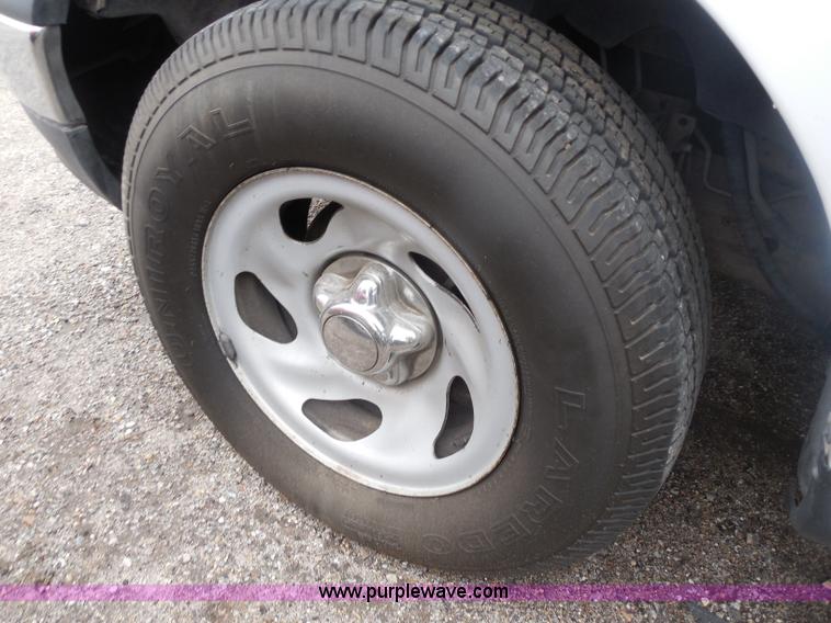 image for item H3624 1999 Ford F150 XL pickup truck