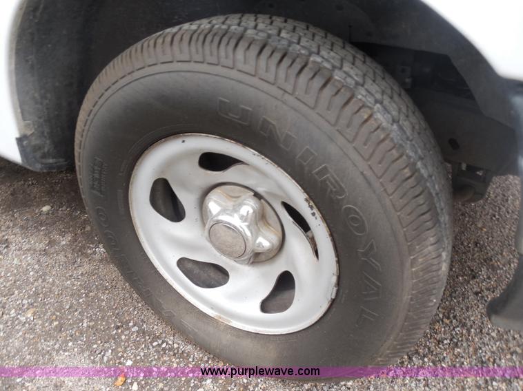 image for item H3624 1999 Ford F150 XL pickup truck