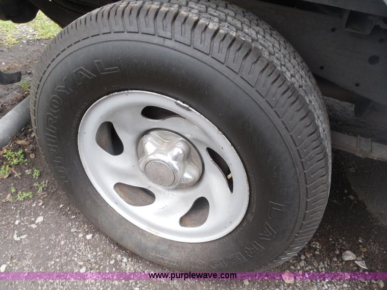 image for item H3624 1999 Ford F150 XL pickup truck