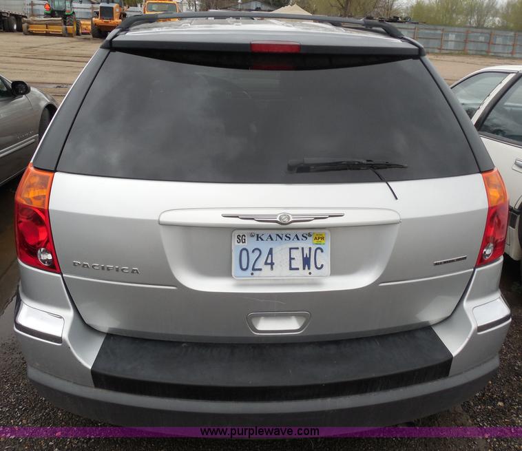 image for item H3627 2004 Chrysler Pacifica