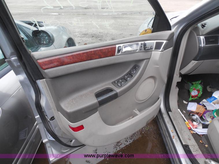 image for item H3627 2004 Chrysler Pacifica