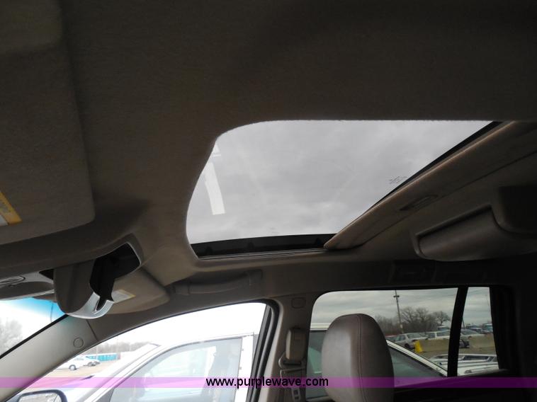 image for item H3627 2004 Chrysler Pacifica