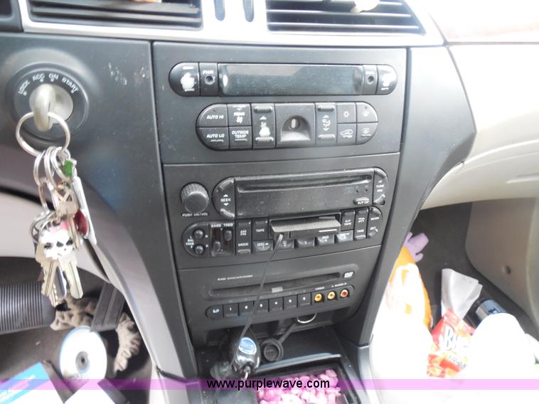 image for item H3627 2004 Chrysler Pacifica