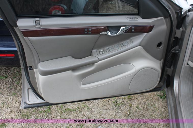 image for item H3630 2002 Cadillac DeVille DTS