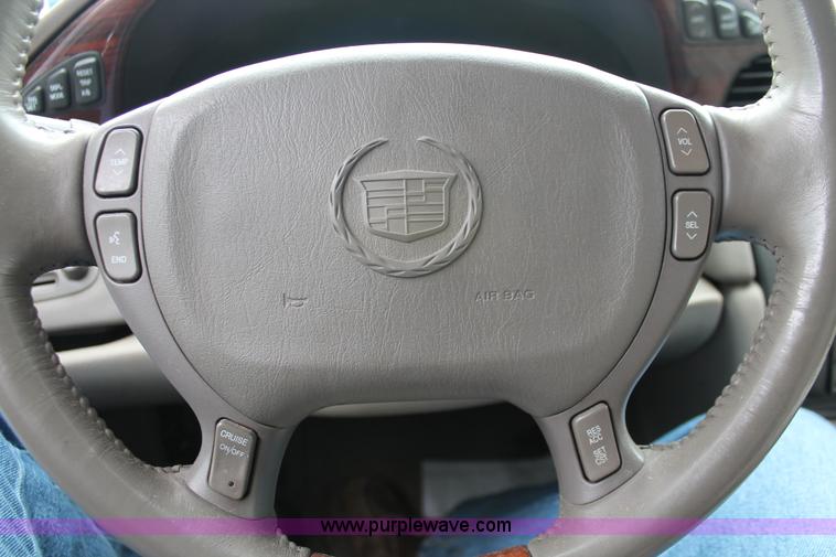 image for item H3630 2002 Cadillac DeVille DTS