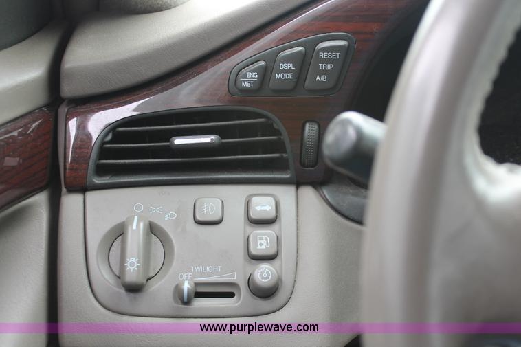 image for item H3630 2002 Cadillac DeVille DTS