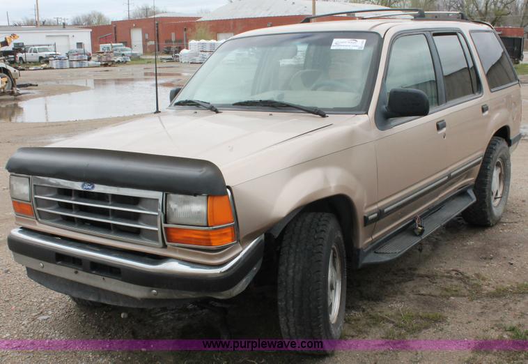 image for item H3635 1994 Ford Explorer XLT SUV