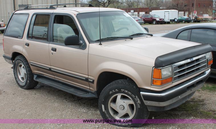 image for item H3635 1994 Ford Explorer XLT SUV