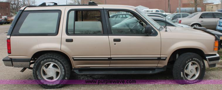 image for item H3635 1994 Ford Explorer XLT SUV