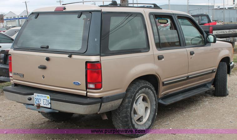 image for item H3635 1994 Ford Explorer XLT SUV