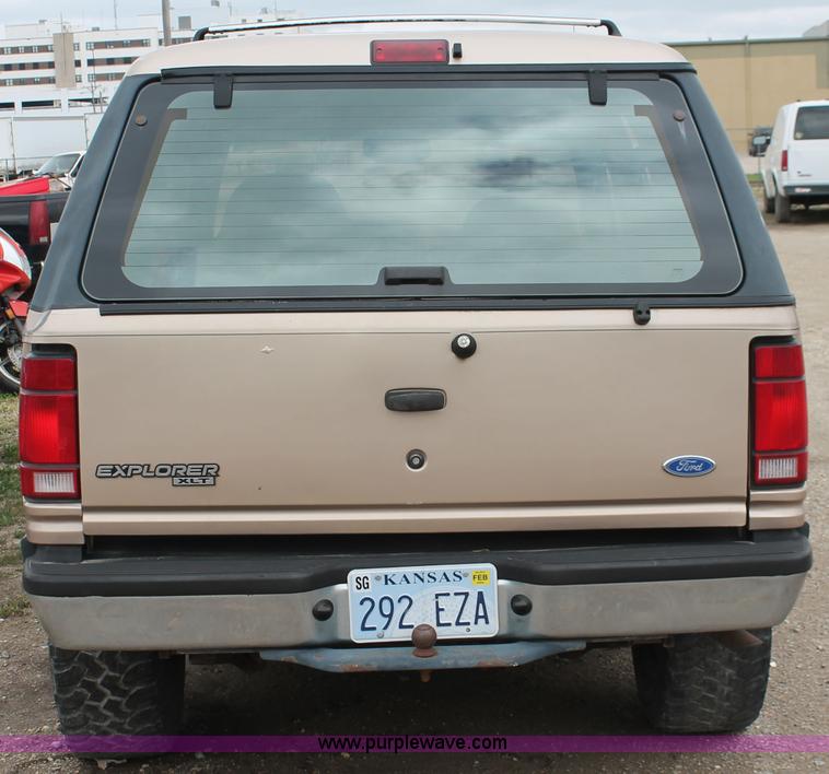 image for item H3635 1994 Ford Explorer XLT SUV
