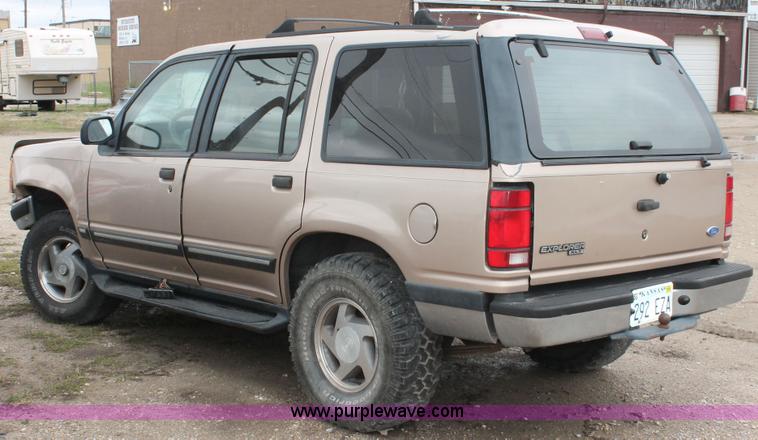 image for item H3635 1994 Ford Explorer XLT SUV