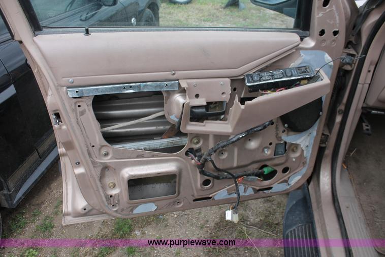 image for item H3635 1994 Ford Explorer XLT SUV