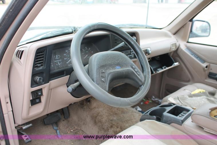 image for item H3635 1994 Ford Explorer XLT SUV
