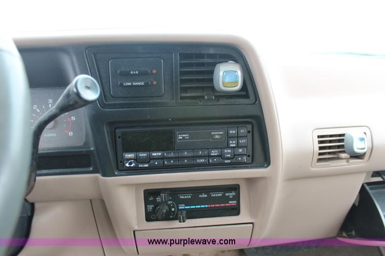 image for item H3635 1994 Ford Explorer XLT SUV