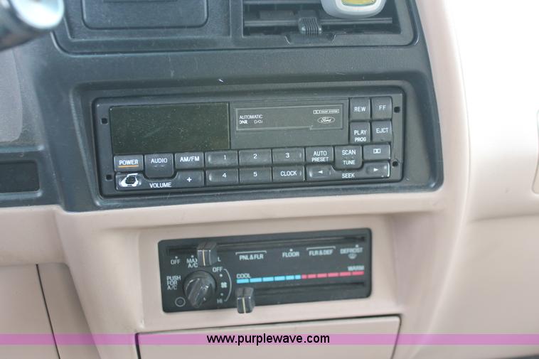 image for item H3635 1994 Ford Explorer XLT SUV