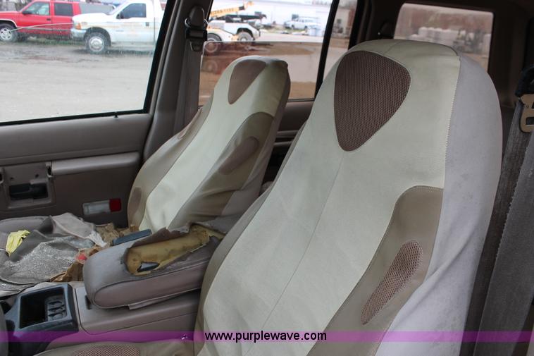 image for item H3635 1994 Ford Explorer XLT SUV