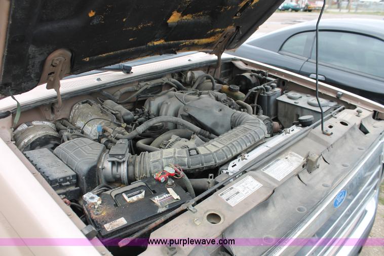 image for item H3635 1994 Ford Explorer XLT SUV