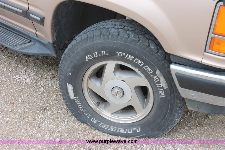 image for item H3635 1994 Ford Explorer XLT SUV