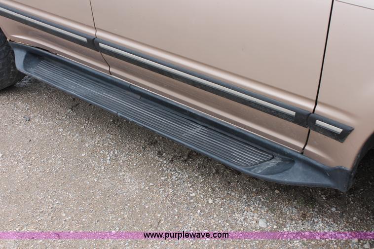 image for item H3635 1994 Ford Explorer XLT SUV