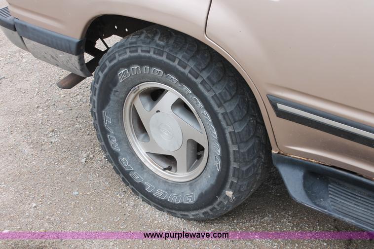 image for item H3635 1994 Ford Explorer XLT SUV