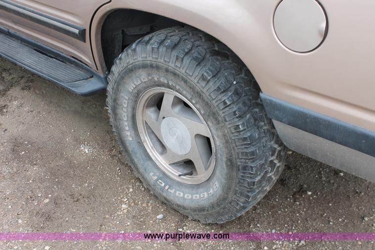 image for item H3635 1994 Ford Explorer XLT SUV