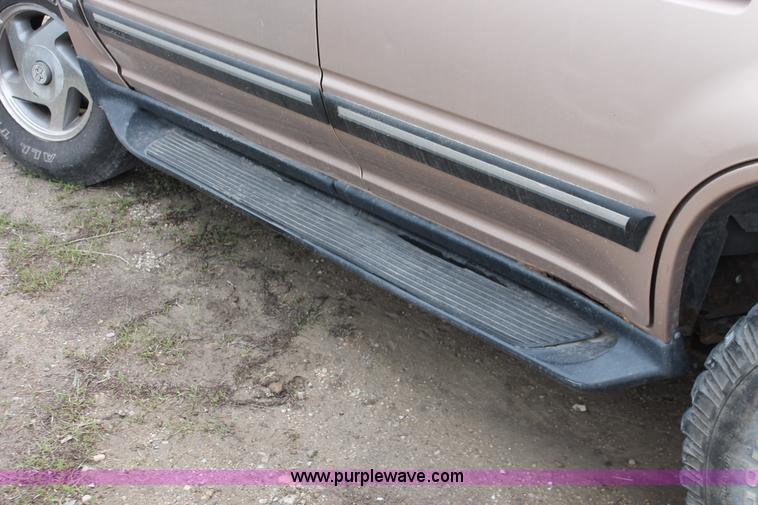 image for item H3635 1994 Ford Explorer XLT SUV