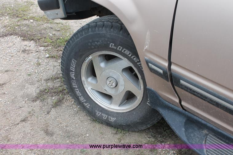 image for item H3635 1994 Ford Explorer XLT SUV