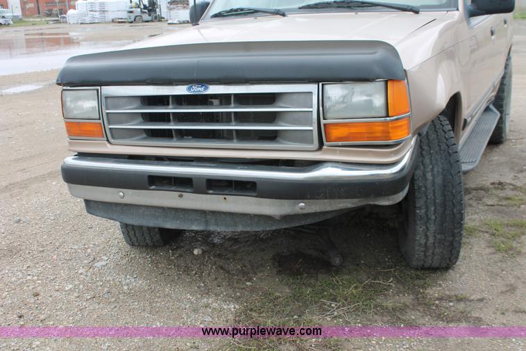 image for item H3635 1994 Ford Explorer XLT SUV