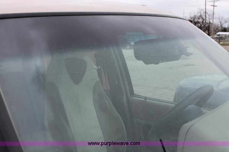 image for item H3635 1994 Ford Explorer XLT SUV