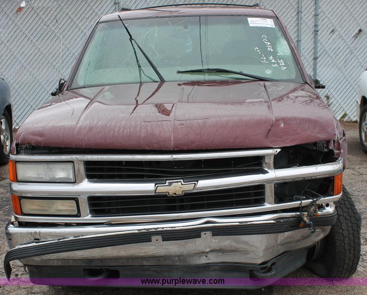 image for item H3638 1999 Chevrolet Tahoe LT SUV