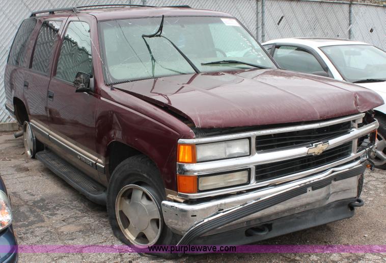 image for item H3638 1999 Chevrolet Tahoe LT SUV