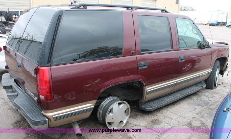 image for item H3638 1999 Chevrolet Tahoe LT SUV