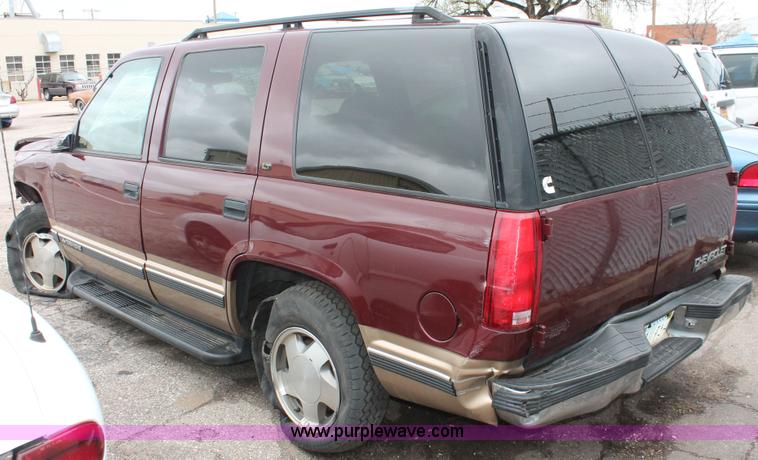 image for item H3638 1999 Chevrolet Tahoe LT SUV