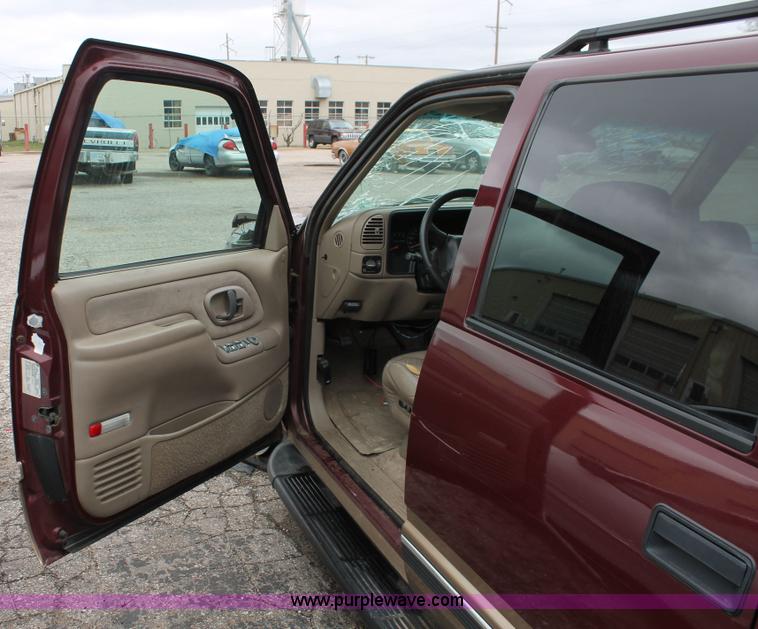 image for item H3638 1999 Chevrolet Tahoe LT SUV