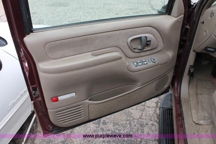 image for item H3638 1999 Chevrolet Tahoe LT SUV