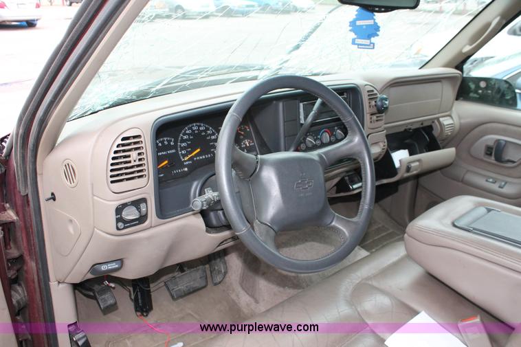 image for item H3638 1999 Chevrolet Tahoe LT SUV