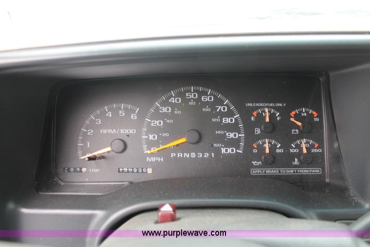 image for item H3638 1999 Chevrolet Tahoe LT SUV