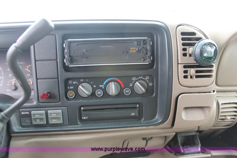 image for item H3638 1999 Chevrolet Tahoe LT SUV