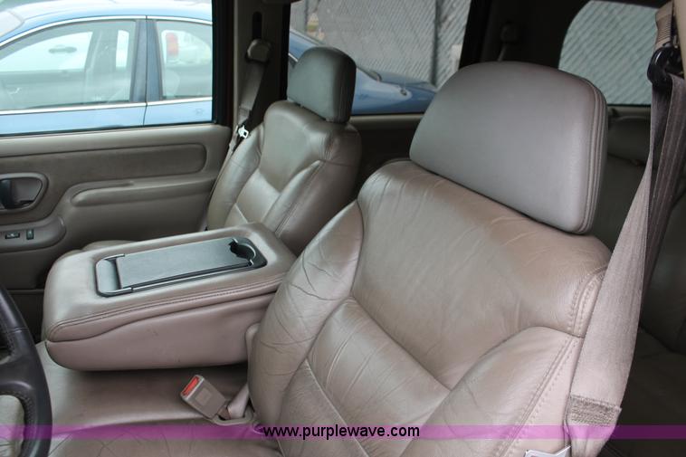 image for item H3638 1999 Chevrolet Tahoe LT SUV